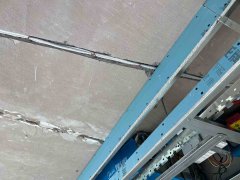 阳台雕栏还需要师傅切砖处置异形和做脚